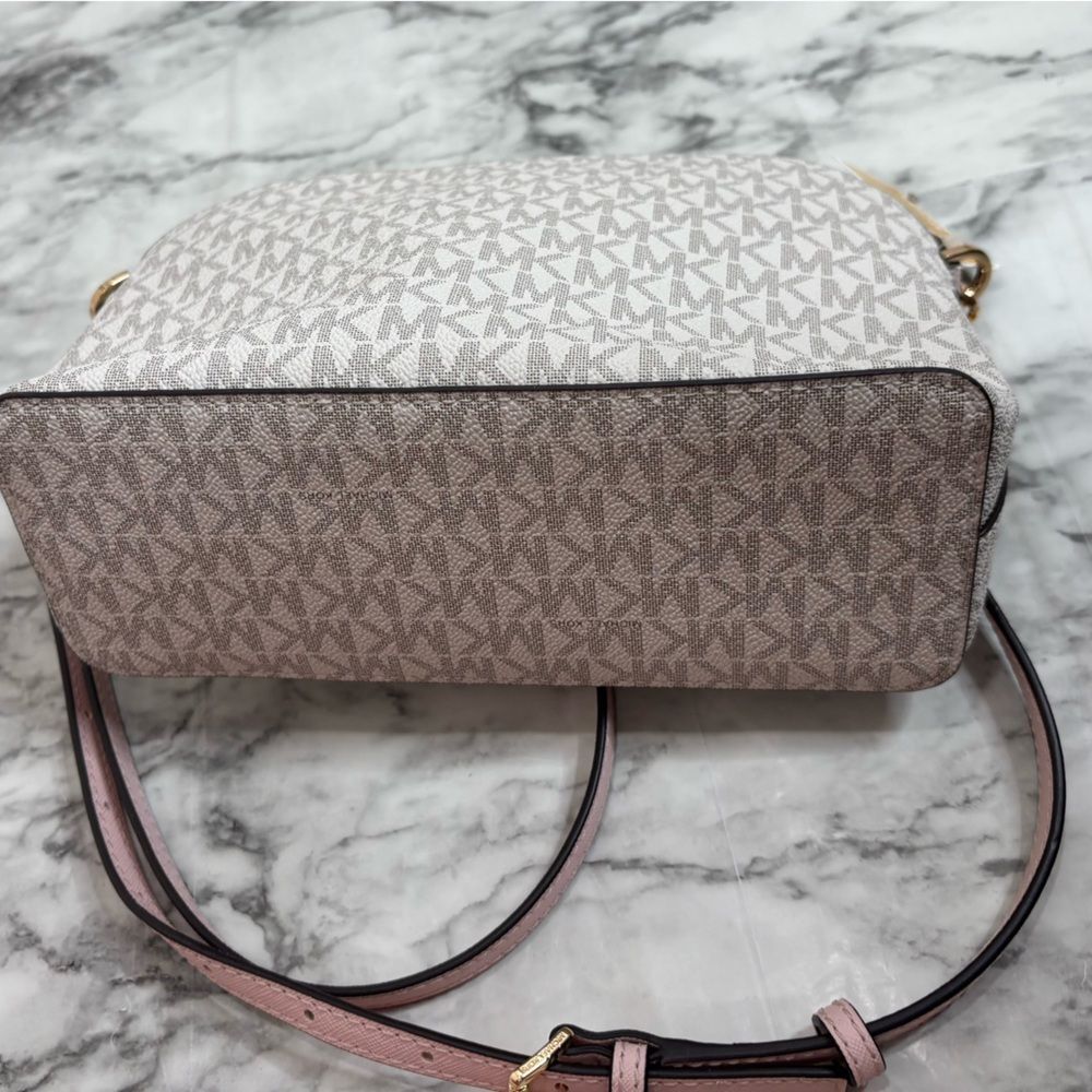 Michael Kors Jet Set Travel Medium Dome Shoulder Crossbody Bag MK Pale Gold NWT - Picture 7 of 9